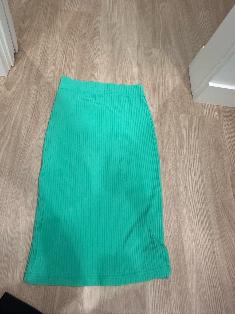 Nike Kelly Green Ribbed Midi Skirt with White Swoosh - Picture 5 of 8